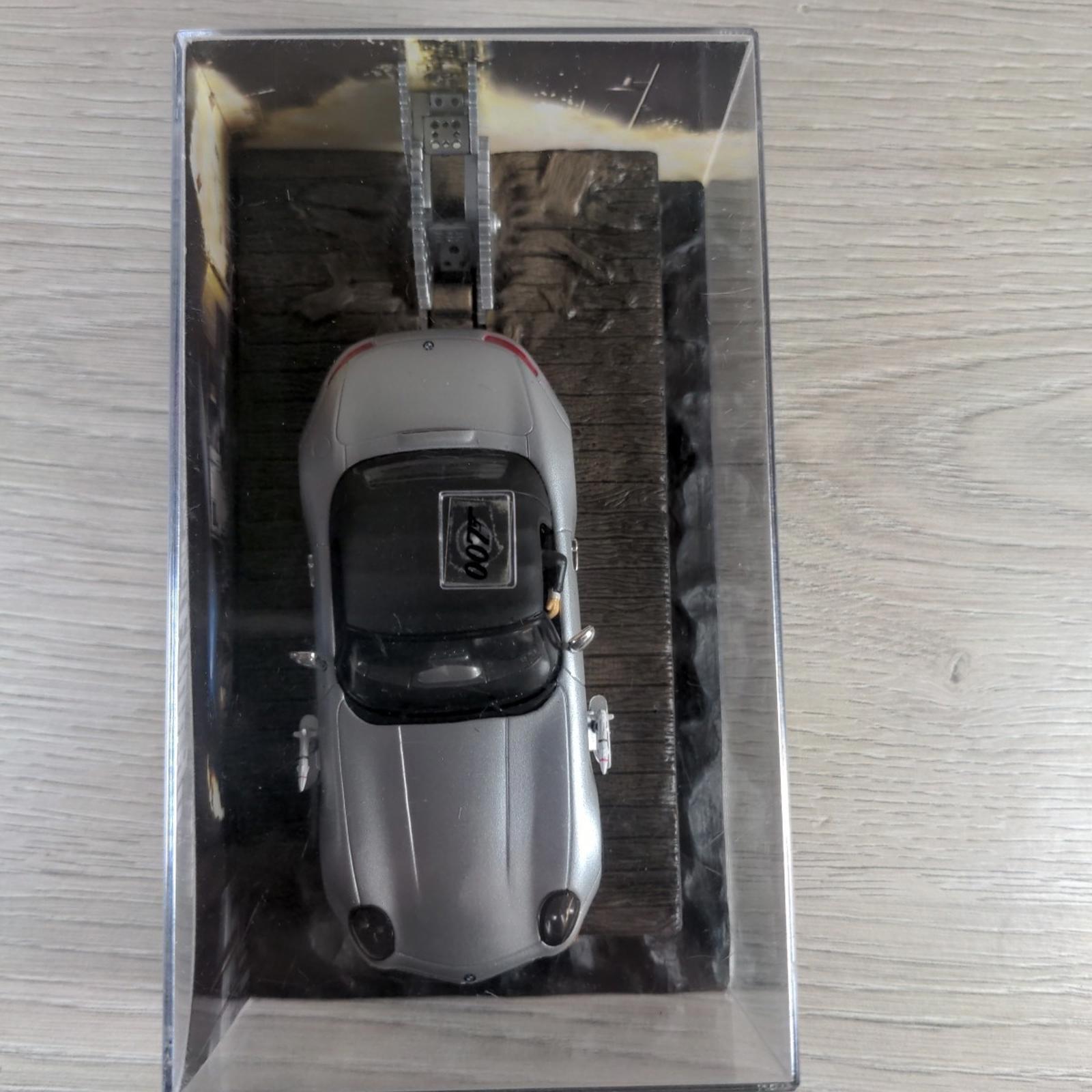 Eaglemoss James Bond 007 BMW Z8 The World Is Not Enough Diecast Car 1:43 Scale - Retrorama UK