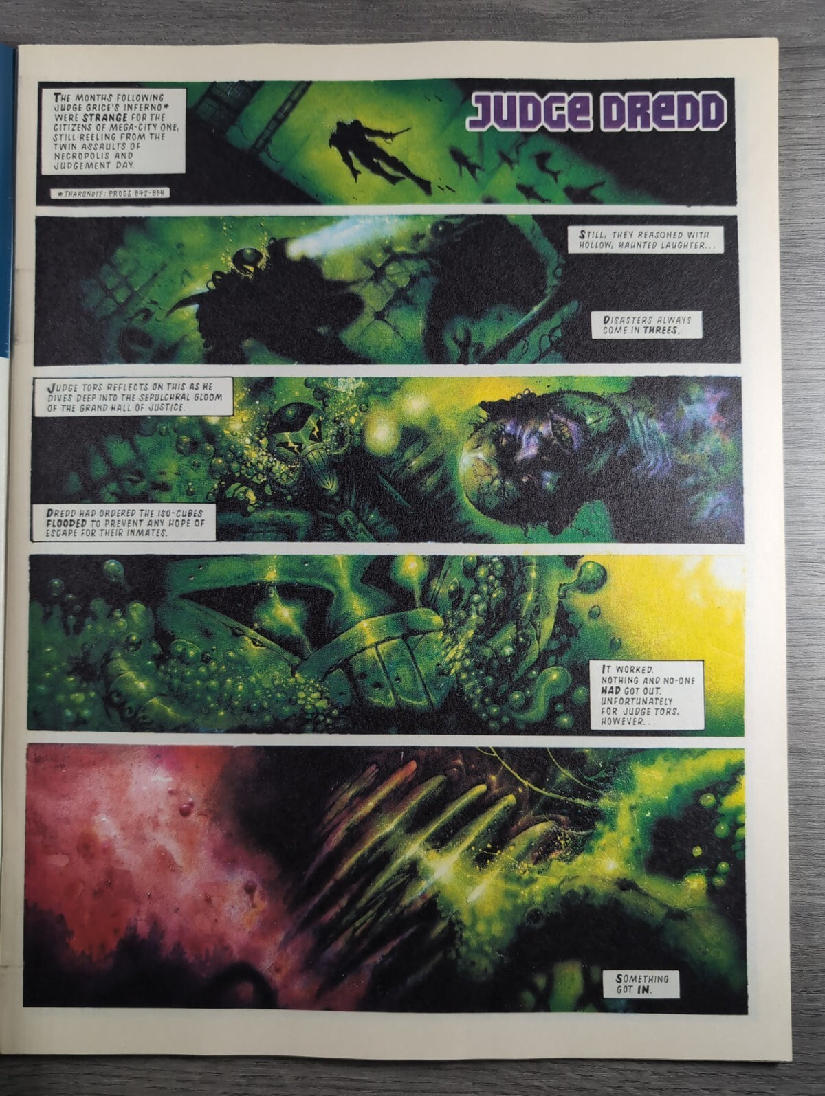 2000AD Prog 886 Featuring Judge Dredd Comic 6th May 1994 Vintage Retro Comic