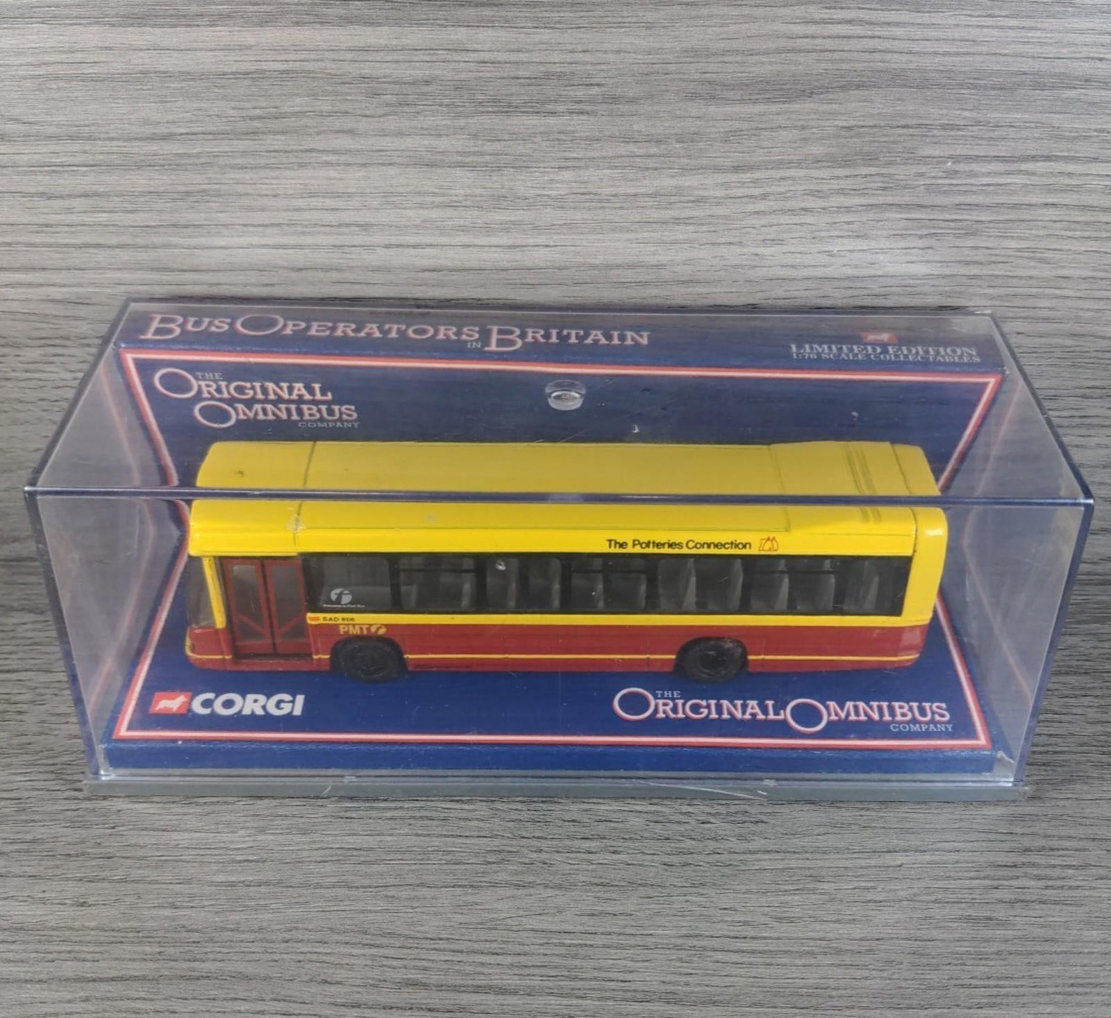 Corgi The Original Omnibus Co 429005 Optare Delta PMT 1:76 Diecast Scale Model