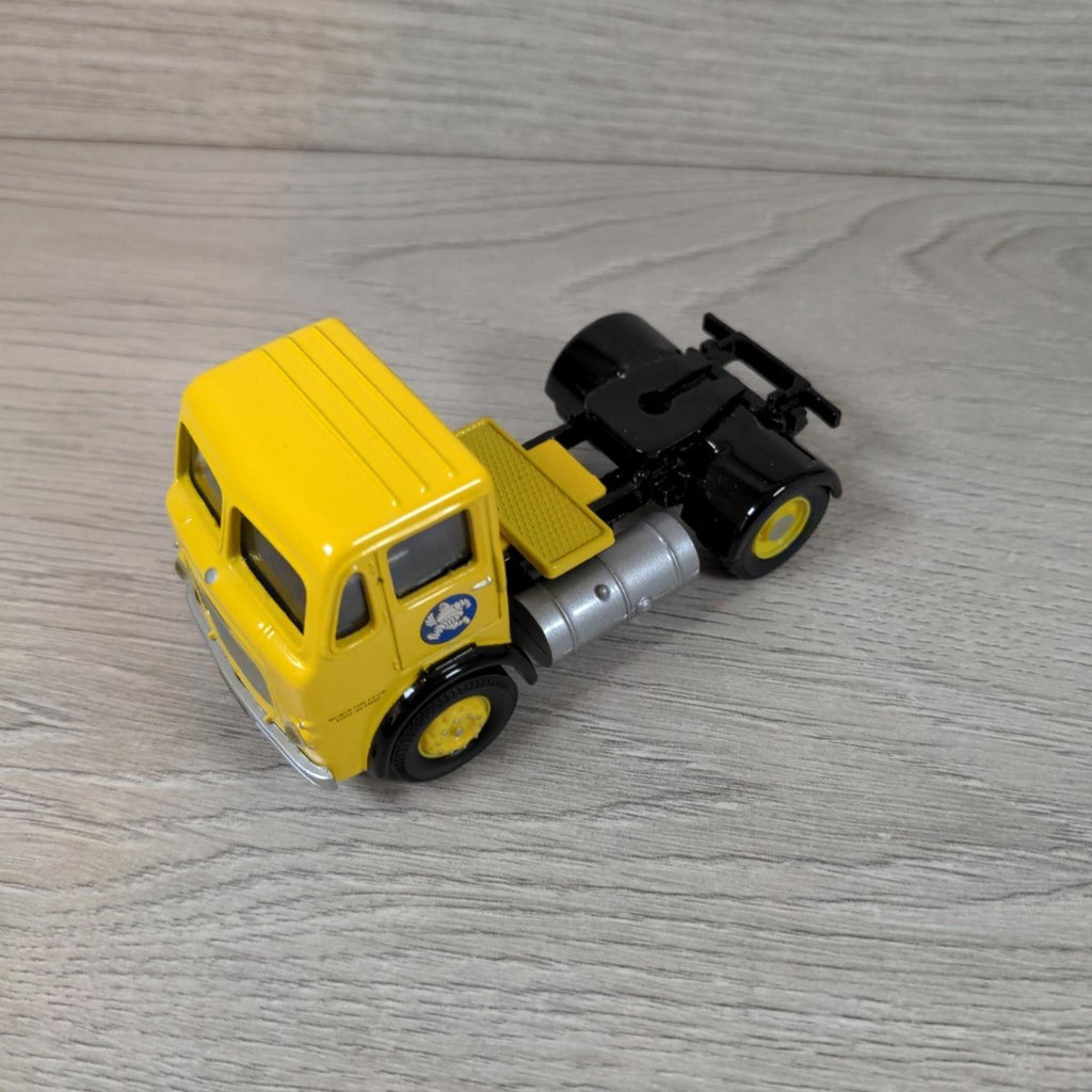 Corgi Classics 24701 Michelin Leyland Beaver Box Trailer Set Die-Cast Model
