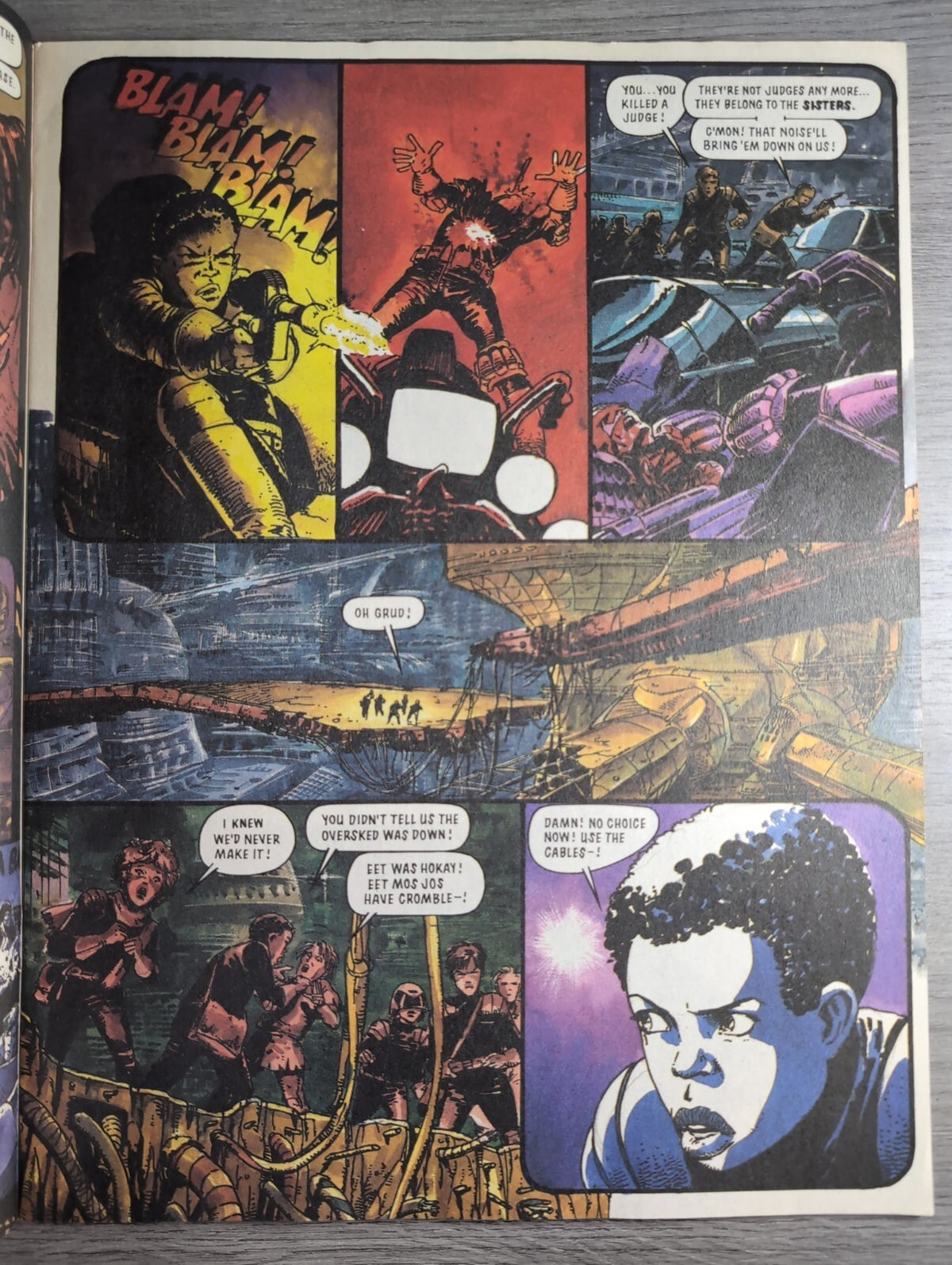 2000AD Prog 688 Featuring Judge Dredd Comic 21st July 1990 Vintage Retro Comic