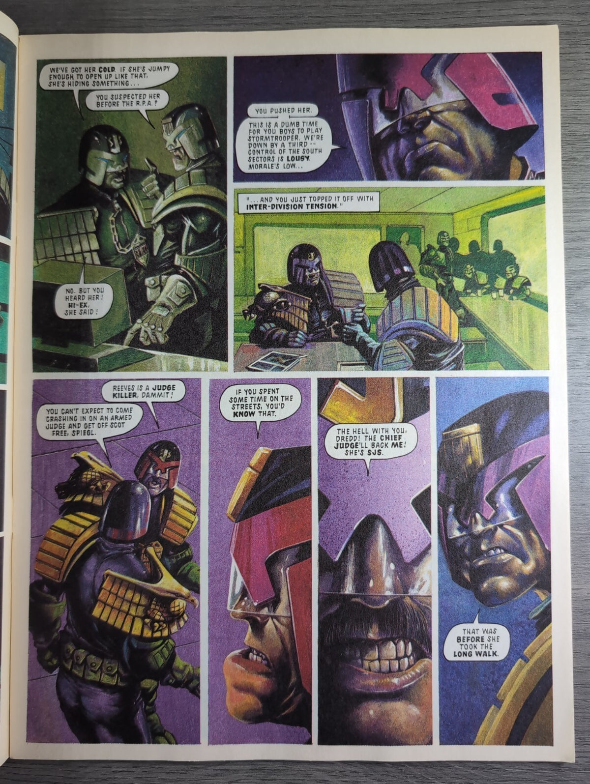2000AD Prog 826 Featuring Judge Dredd Comic 13th March 1993 Vintage Retro Comic