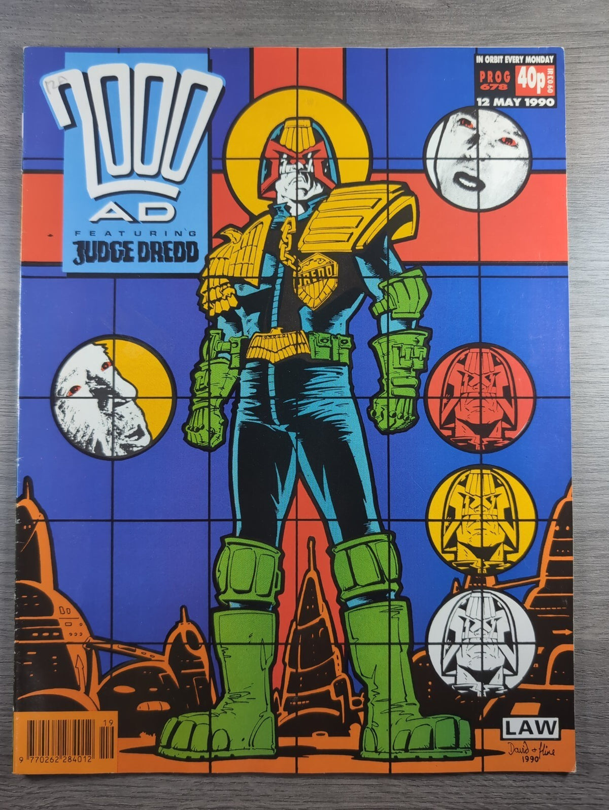 2000AD Prog 678 Featuring Judge Dredd Comic 12th May 1990 Vintage Retro Comic
