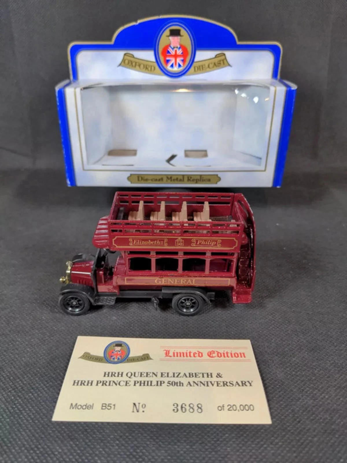 Oxford Diecast - Ltd Edition 1:43 Scale HRH Queen Elizabeth & HRH Prince Philip - Retrorama UK
