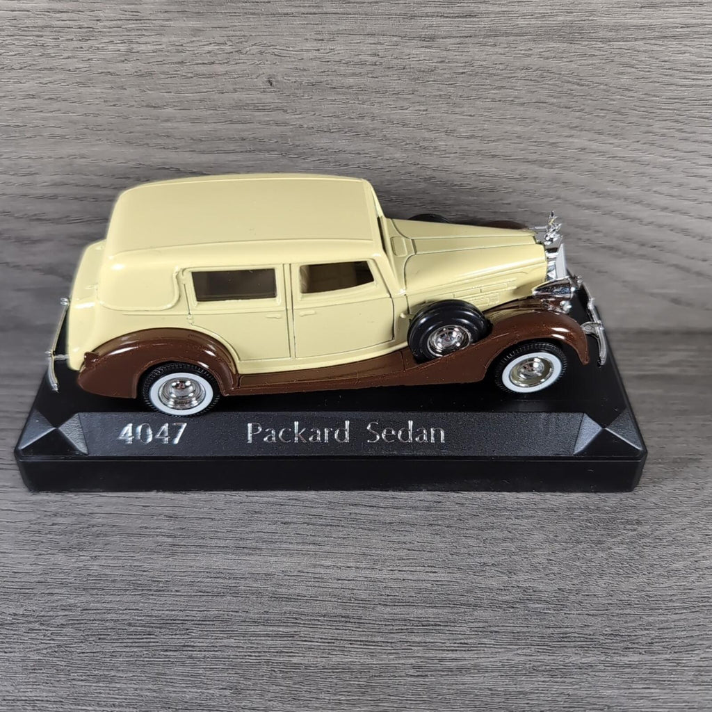 Solido Packard Sedan 4047  1:43 Scale Diecast Model Car