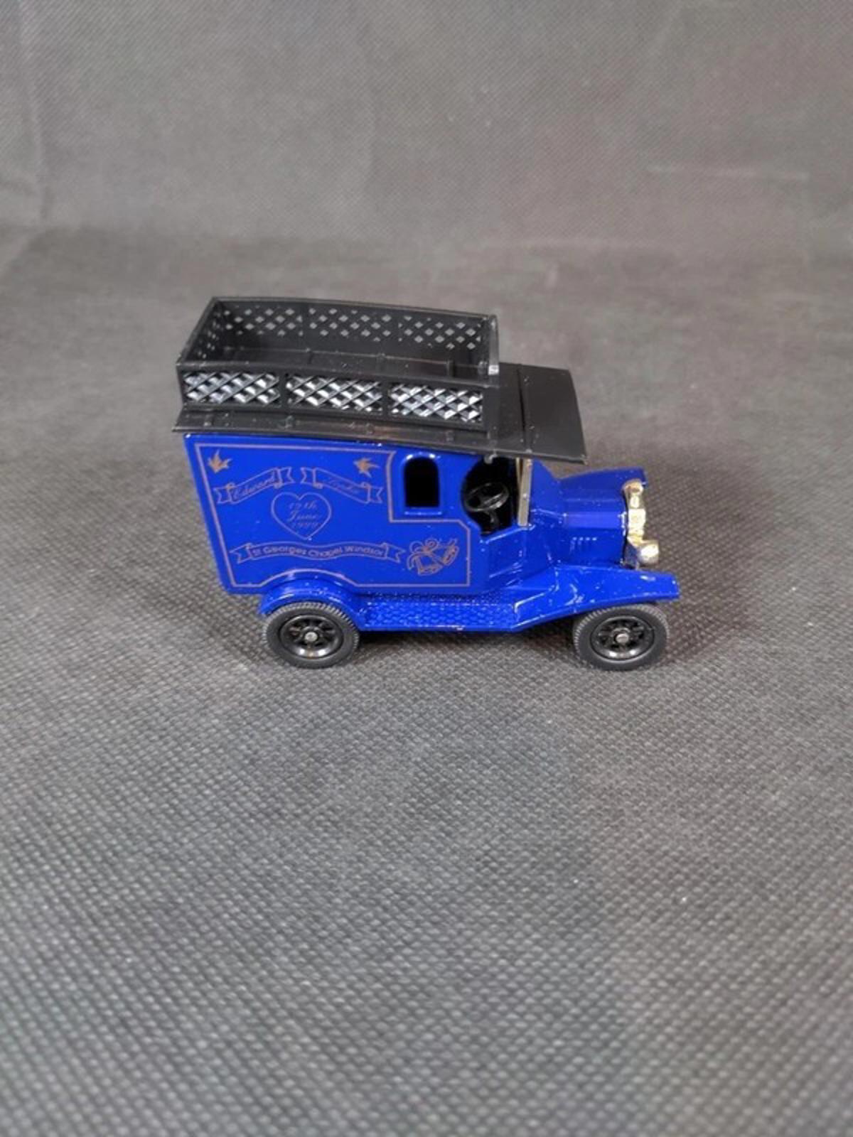 Oxford Diecast Ltd Edition 1:43 Scale Prince Edward & Sophie Rhys Jones 108T - Retrorama UK