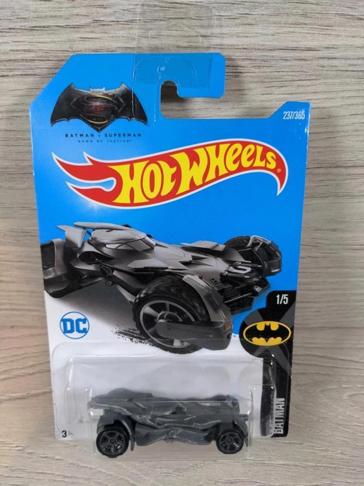 Hot Wheels DC Batman Batmobile 1/5 20 2015 Dicast Model Car
