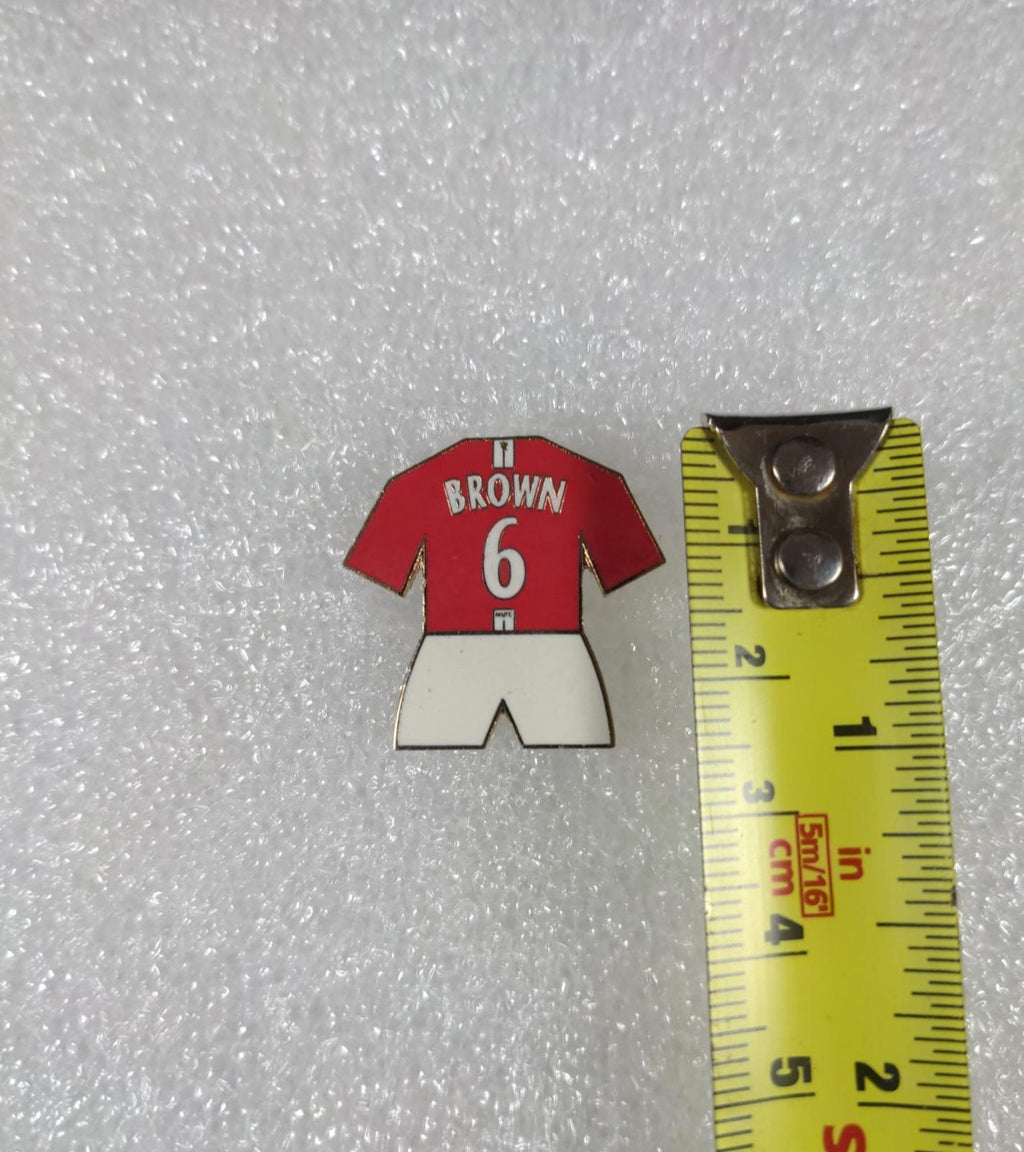 Manchester United Football Club Brown No6 Shirt Enamel Pin Badge - Retrorama UK