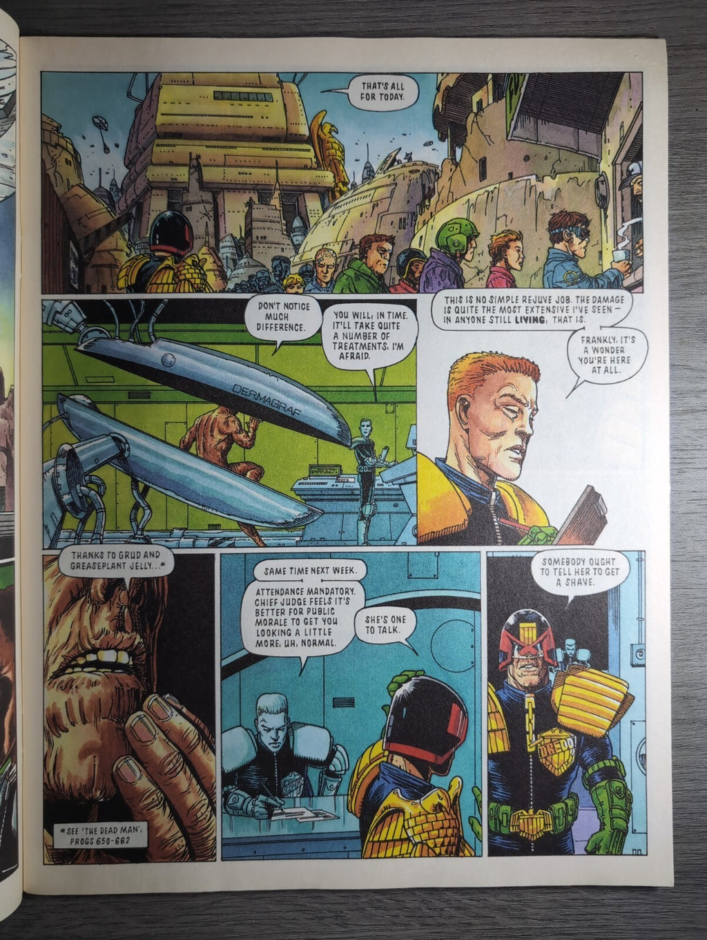 2000AD Prog 702 Featuring Judge Dredd Comic 27th Oct 1990  Vintage Retro Comic