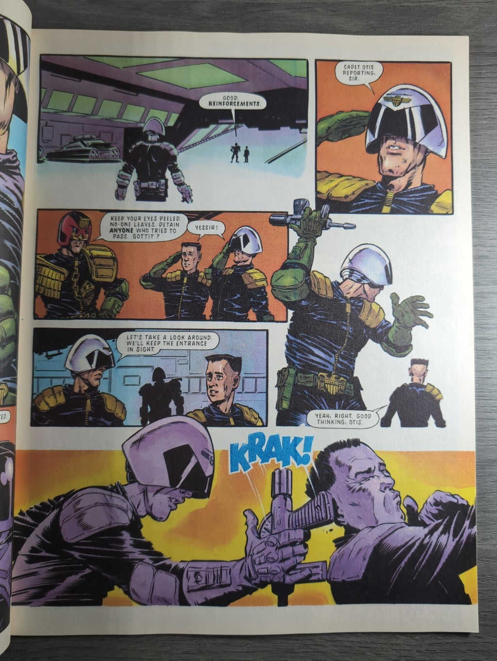 2000AD Prog 882 Featuring Judge Dredd Comic 8th April 1994 Vintage Retro Comic