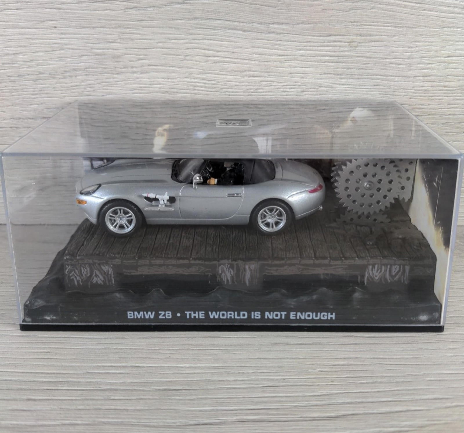 Eaglemoss James Bond 007 BMW Z8 The World Is Not Enough Diecast Car 1:43 Scale - Retrorama UK