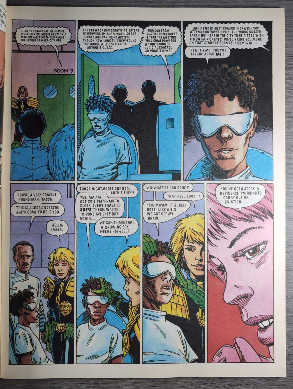 2000AD Prog 706 Featuring Judge Dredd Comic 24th Nov 1990 Vintage Retro Comic