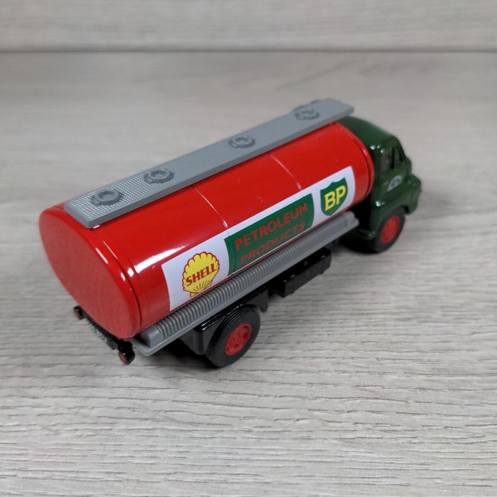 Vanguards Bedford S Type Tanker VA7001 1:64 Scale Diecast Model Truck