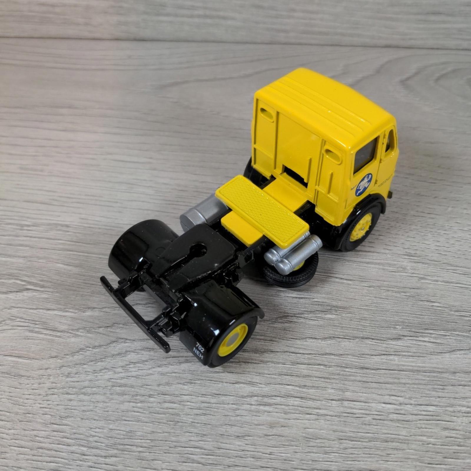 Corgi Classics 24701 Michelin Leyland Beaver Box Trailer Set Die-Cast Model