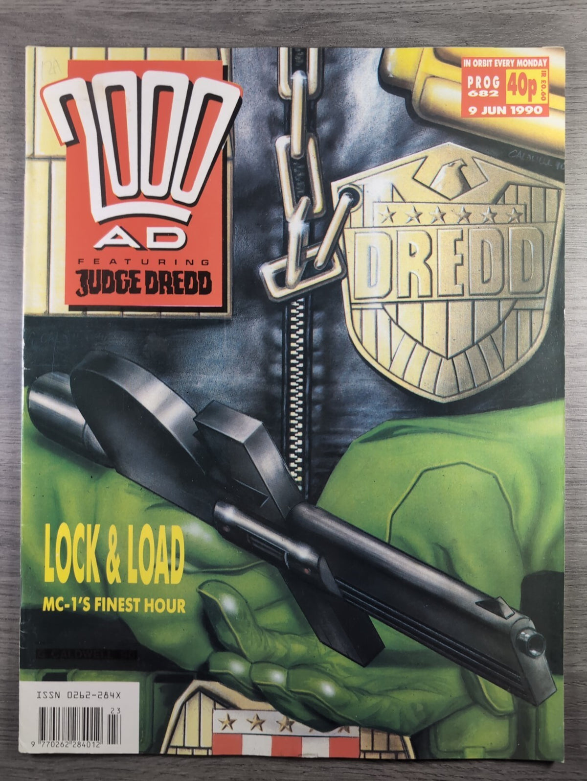 2000AD Prog 682 Featuring Judge Dredd Comic 9th June 1990 Vintage Retro Comic