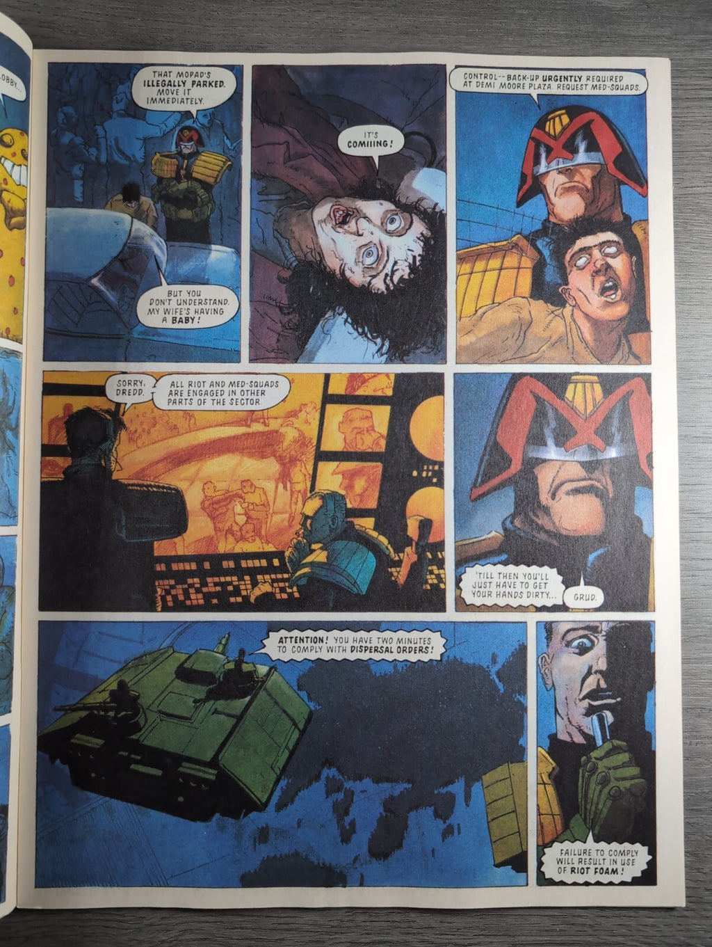 2000AD Prog 898 Featuring Judge Dredd Comic 29th July 1994 Vintage Retro Comic
