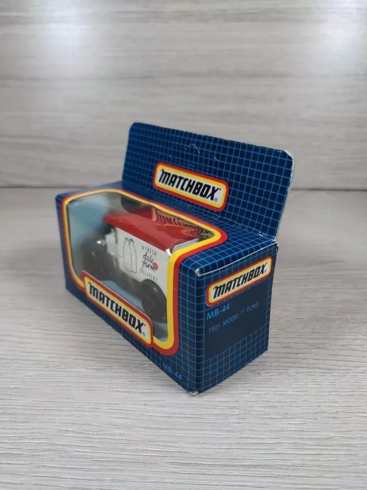 Matchbox MB-44 1921 Model 'T' Ford Diecast Van Dales Farm Sealed Box