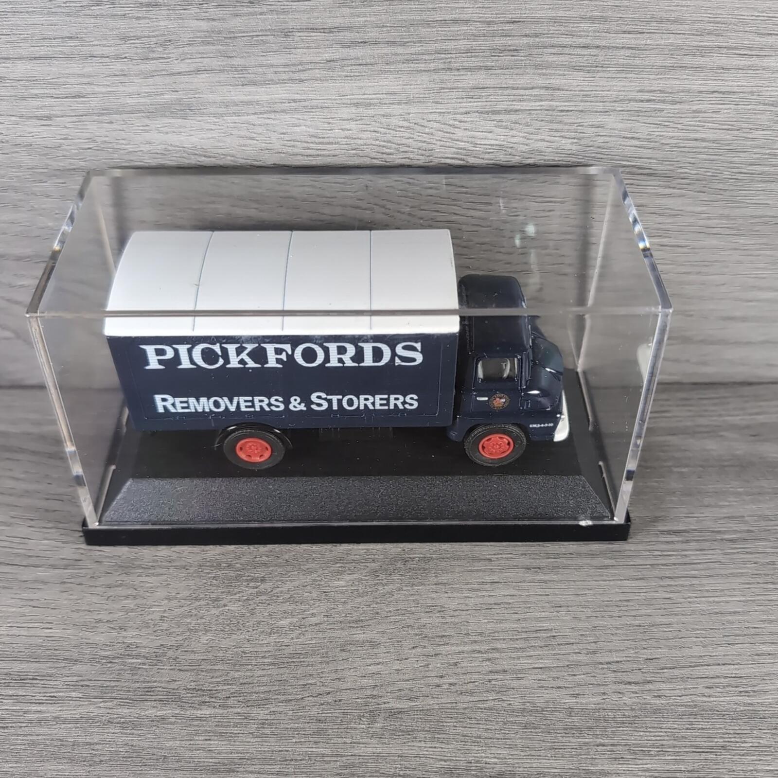 Vanguards Special Limited Edition Thames Trader Van 1:64 Pickfords VA6003