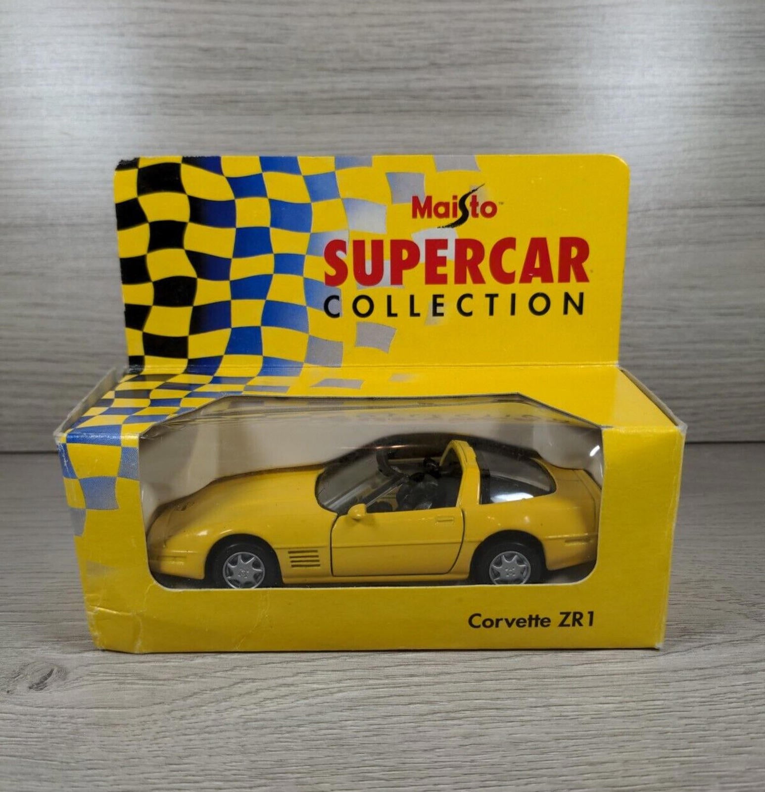 Maisto Supercar Collection Corvette ZR1 - 1:40 Scale Diecast Model - Retrorama UK