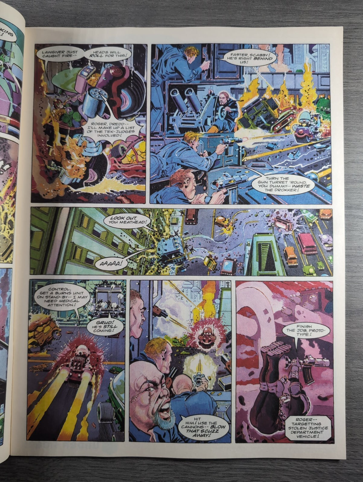 2000AD Prog 879 Featuring Judge Dredd Comic 18th March 1994 Vintage Retro Comic
