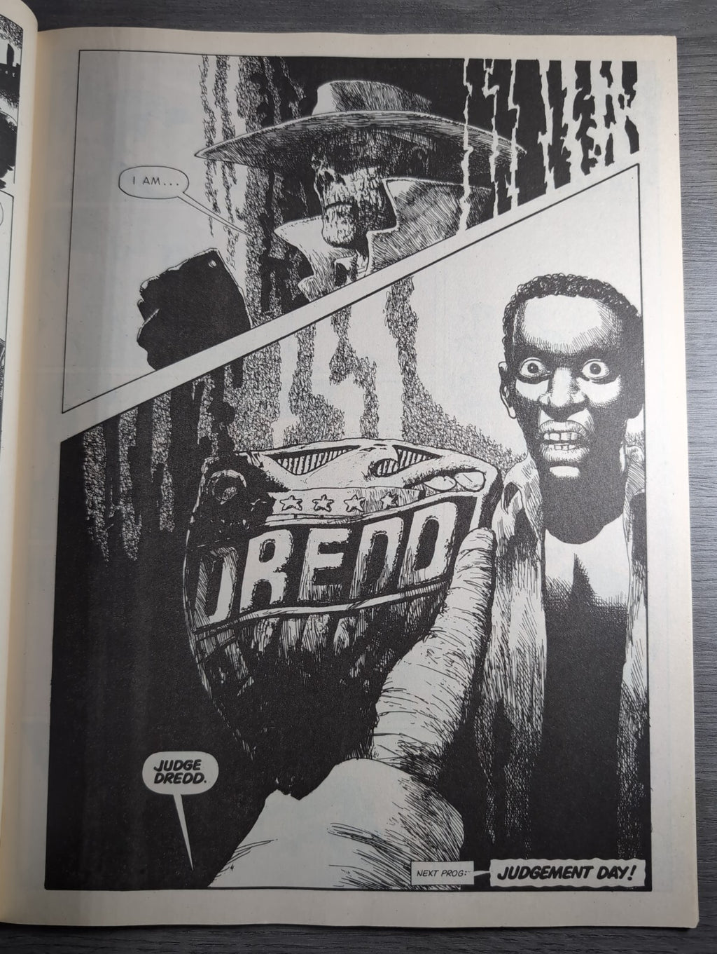 2000AD Prog 660 Featuring Judge Dread Comic 6th Jan 1990 Vintage Retro Comic - Retrorama UK