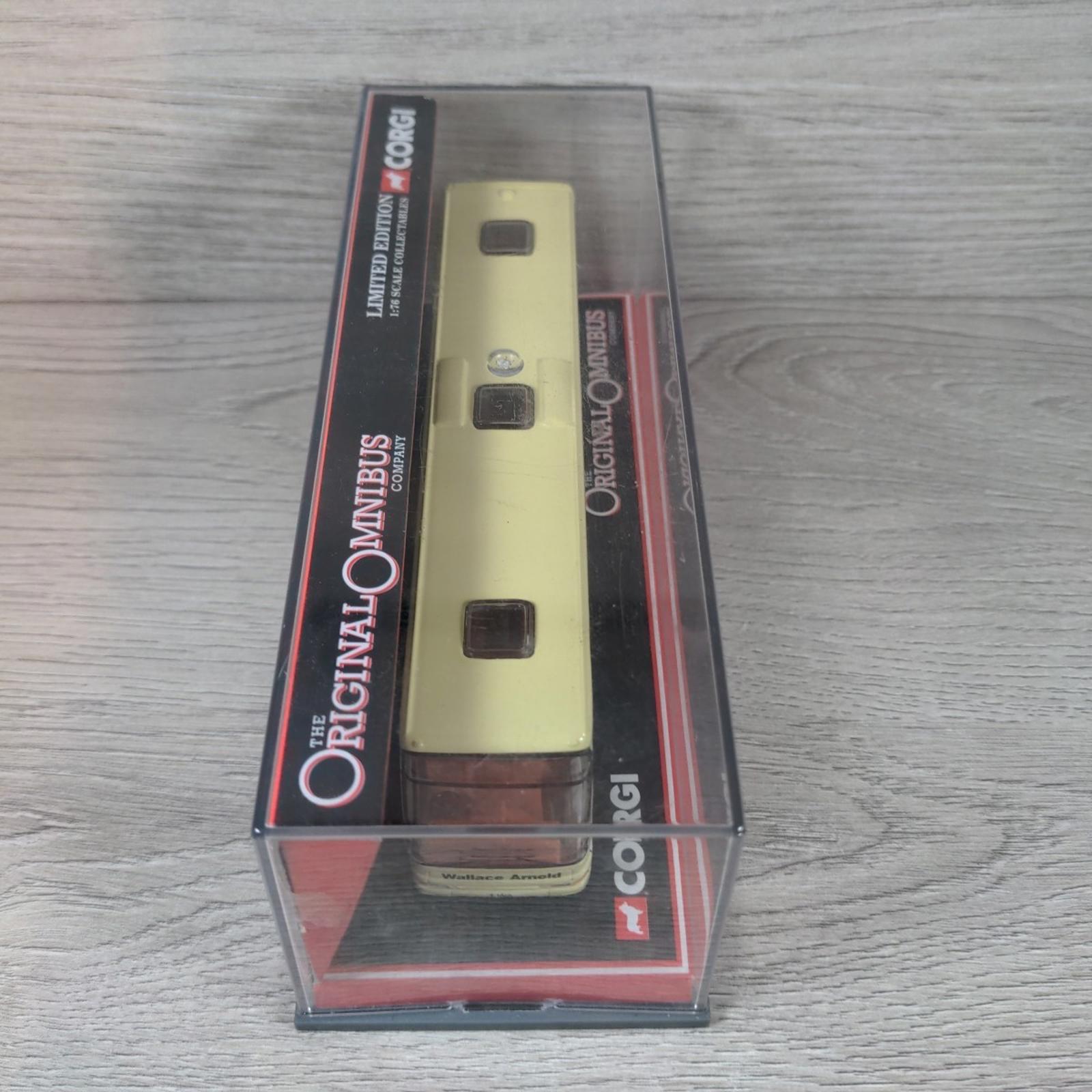 Corgi Original Omnibus 43801 Plaxton Excalibur Wallace Arnold Die-Cast Model