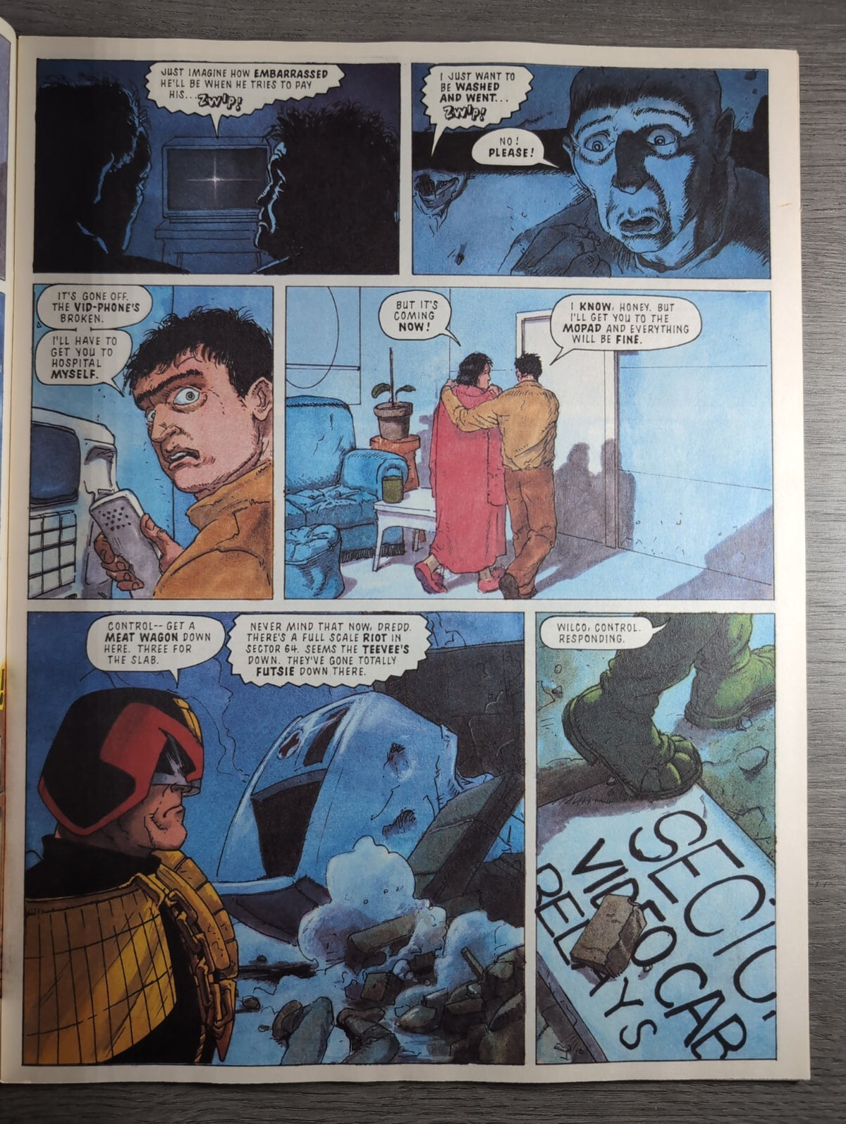 2000AD Prog 898 Featuring Judge Dredd Comic 29th July 1994 Vintage Retro Comic