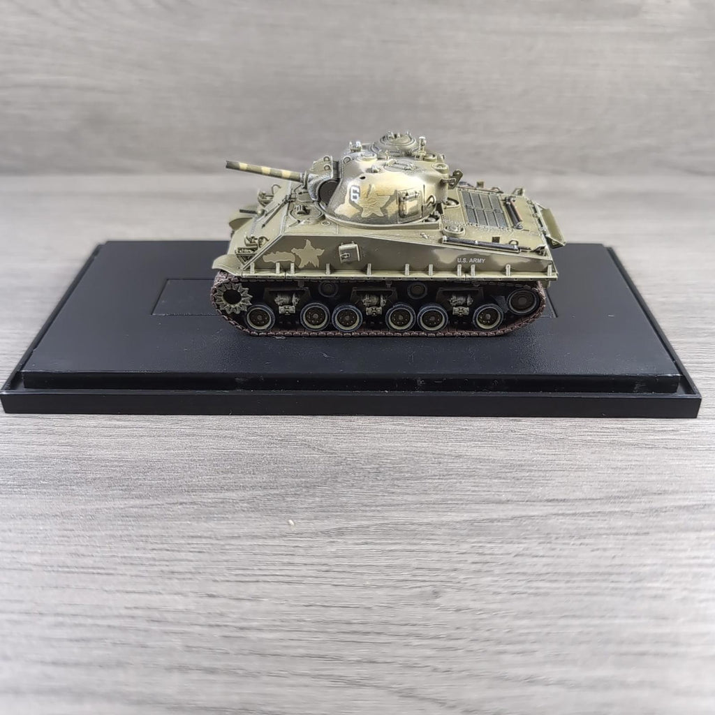 Dragon Armor M4A3 105mm HVSS 713th Tank Battalion Okinawa 1945 1:72 Scale Model