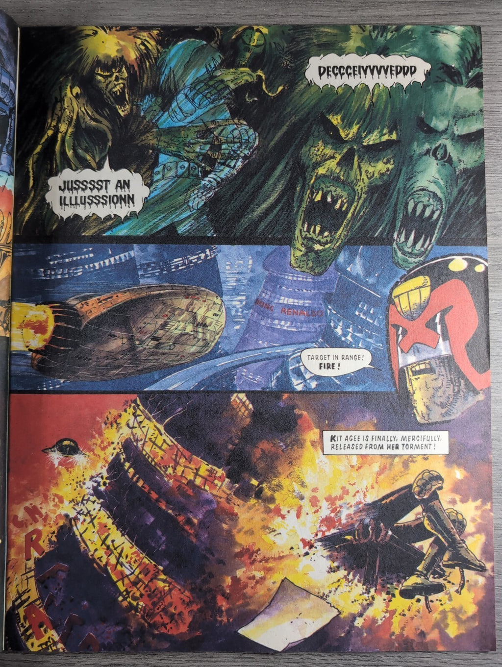 2000AD Prog 695 Featuring Judge Dredd Comic 8th Sept 1990 Vintage Retro Comic