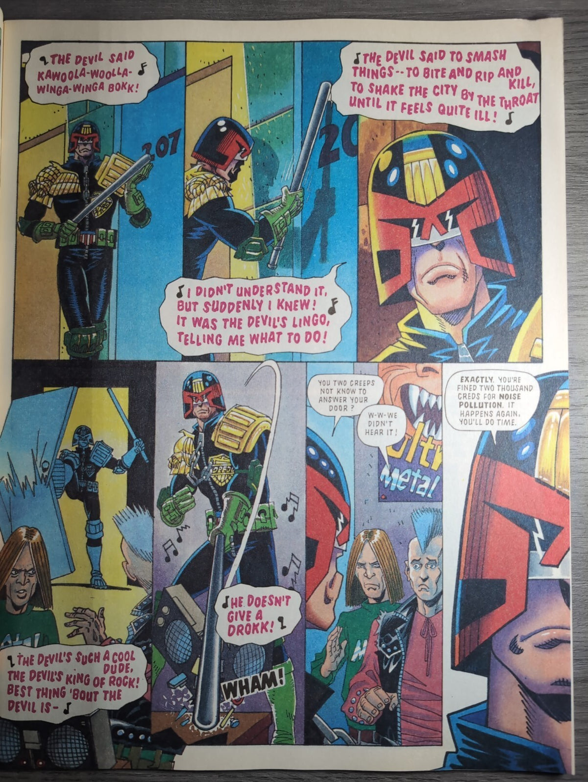 2000AD Prog 831 Featuring Judge Dredd Comic 17th April 1993 Vintage Retro Comic