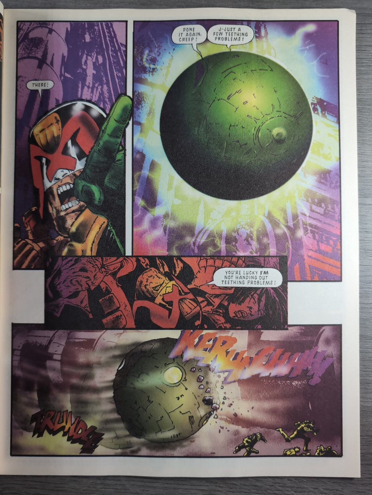 2000AD Prog 890 Featuring Judge Dredd Comic 3rd June 1994 Vintage Retro Comic