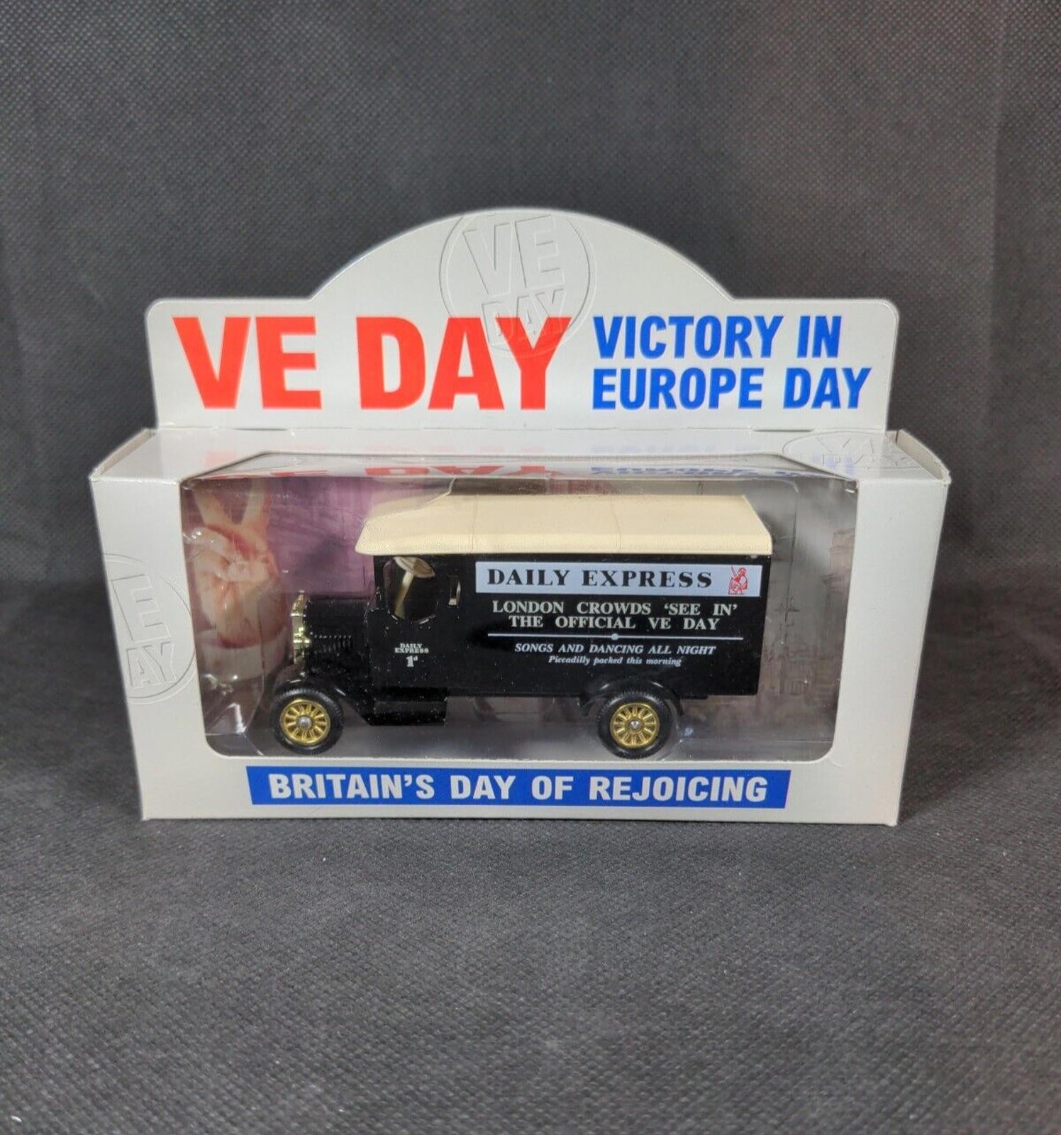 Lledo 1945 50th Anniversary VE DAY 1995 Daily Express Diecast Model Van - Retrorama UK