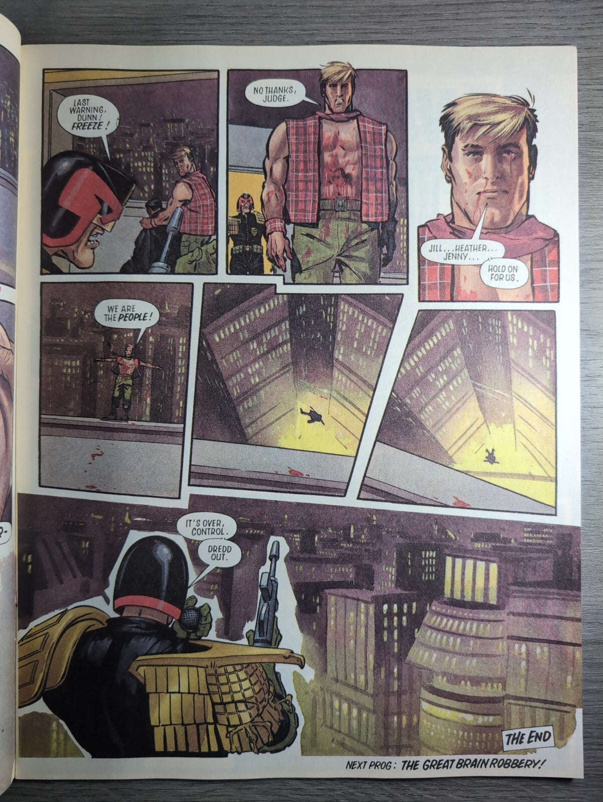 2000AD Prog 834 Featuring Judge Dredd Comic 8th May 1993 Vintage Retro Comic