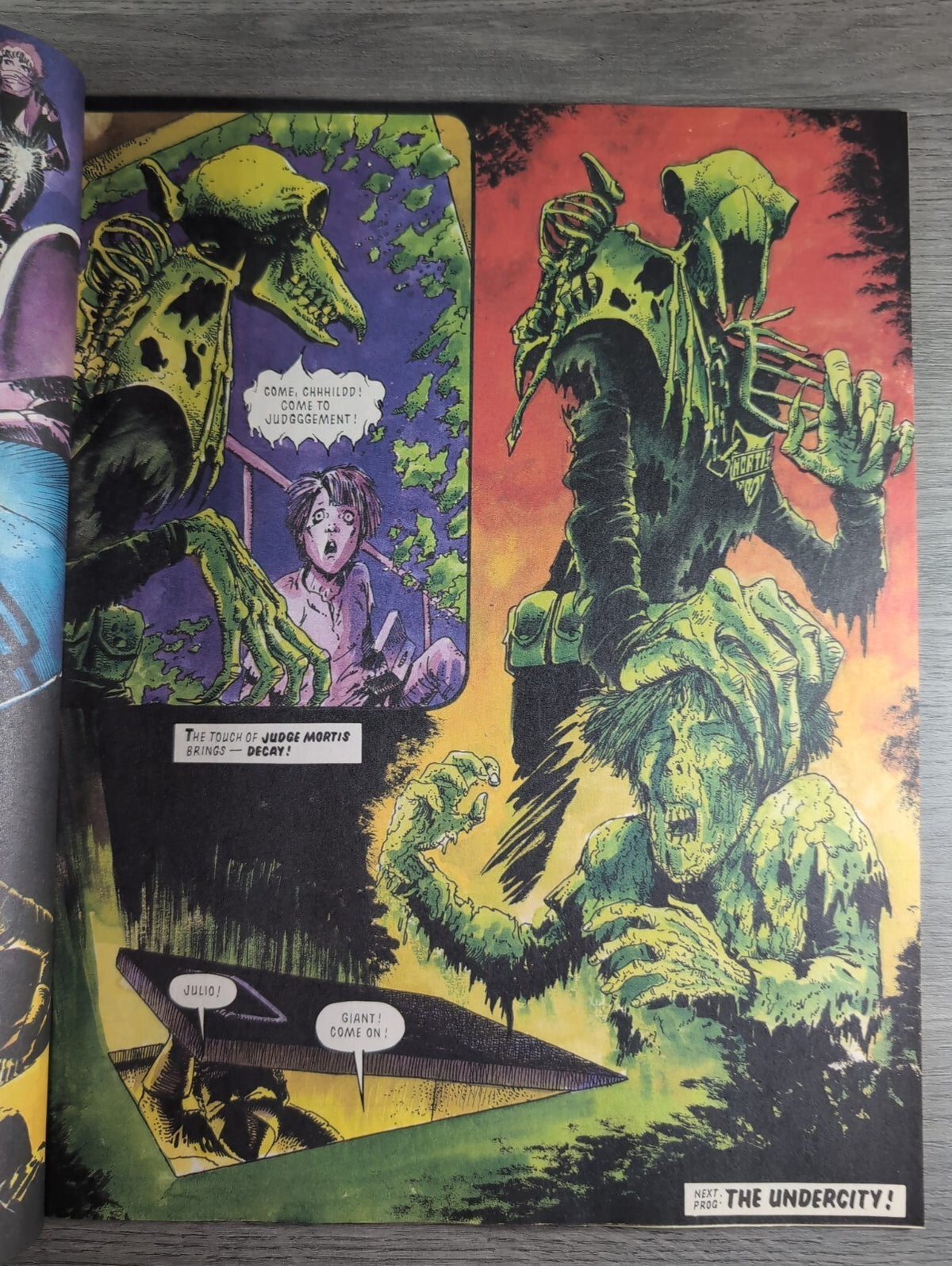2000AD Prog 689 Featuring Judge Dredd Comic 28th July 1990 Vintage Retro Comic