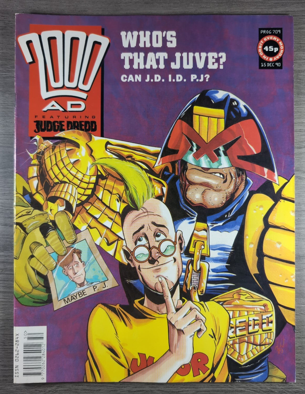 2000AD Prog 709 Featuring Judge Dredd Comic 15th Dec 1990 Vintage Retro Comic