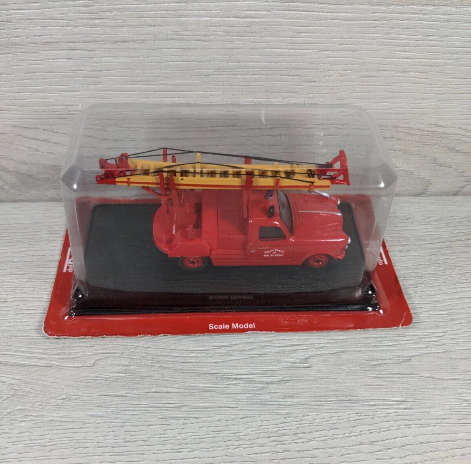 Del Prado Fire Engines of the World 1:43 1967 Peugeot 403 Model