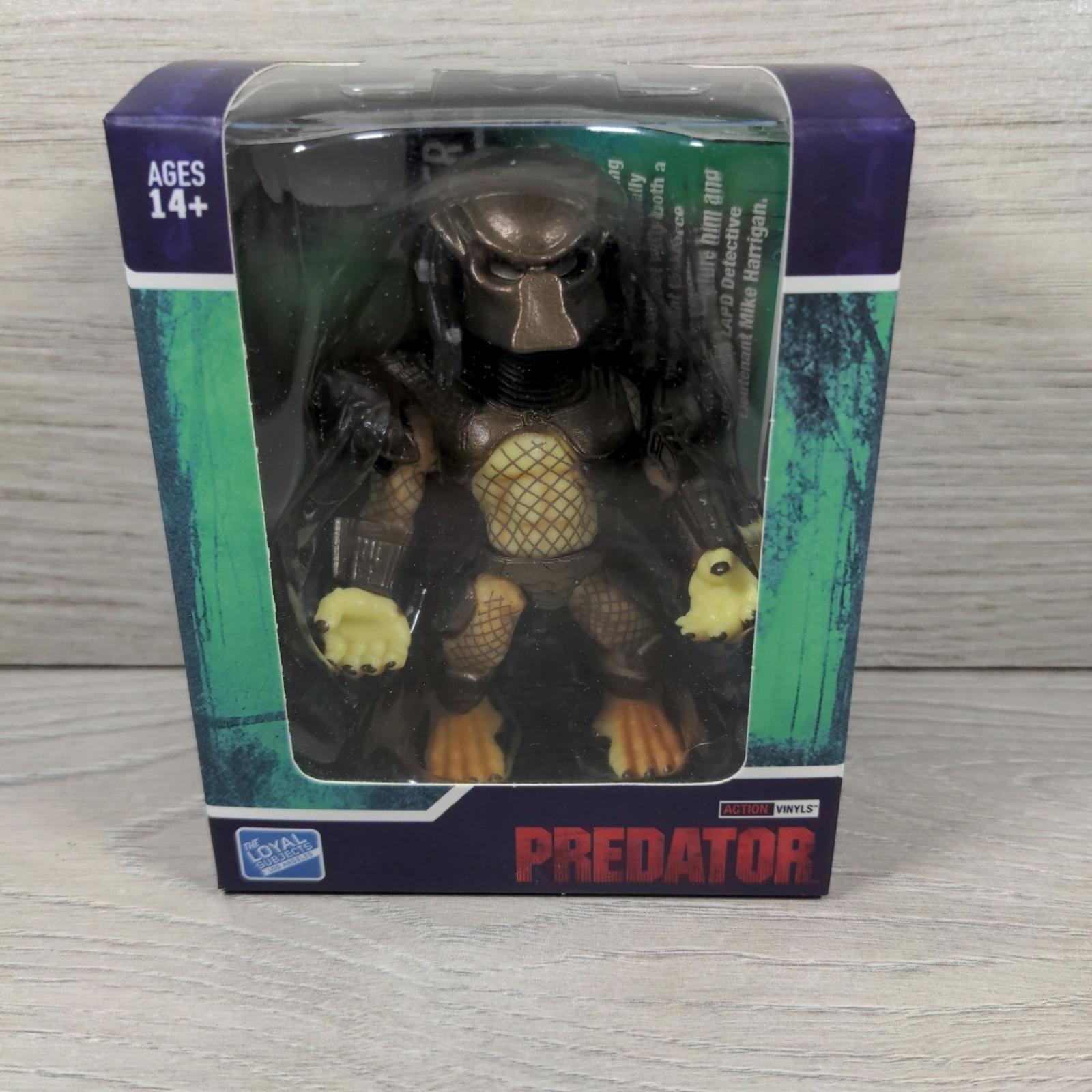The Loyal Subjects 2019 Predator 3" Action Vinyl Figure: City Hunter Skull Staff
