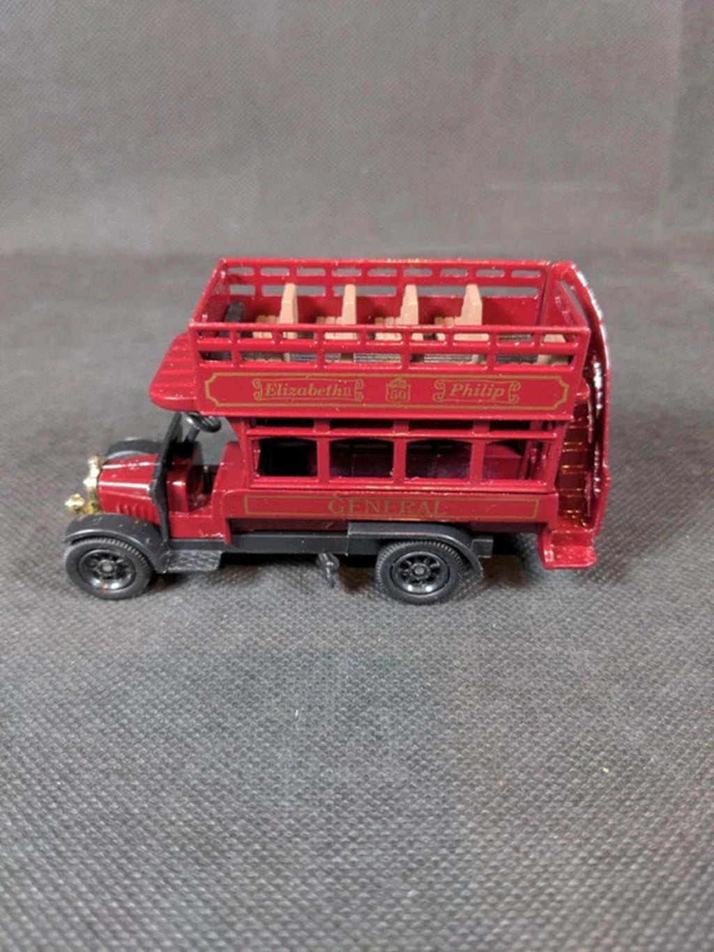 Oxford Diecast - Ltd Edition 1:43 Scale HRH Queen Elizabeth & HRH Prince Philip - Retrorama UK