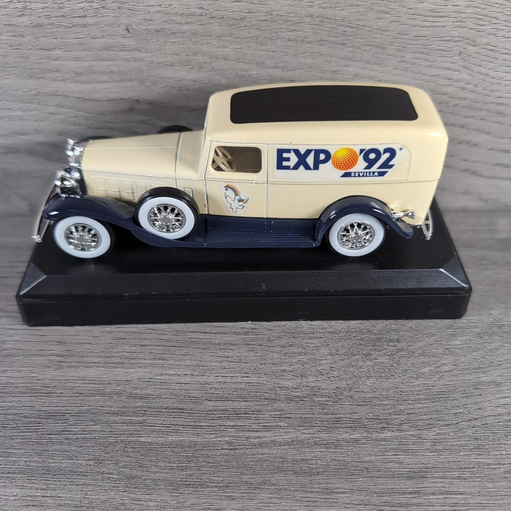 Solido Cadillac Van 1:43 Scale Diecast Model Van