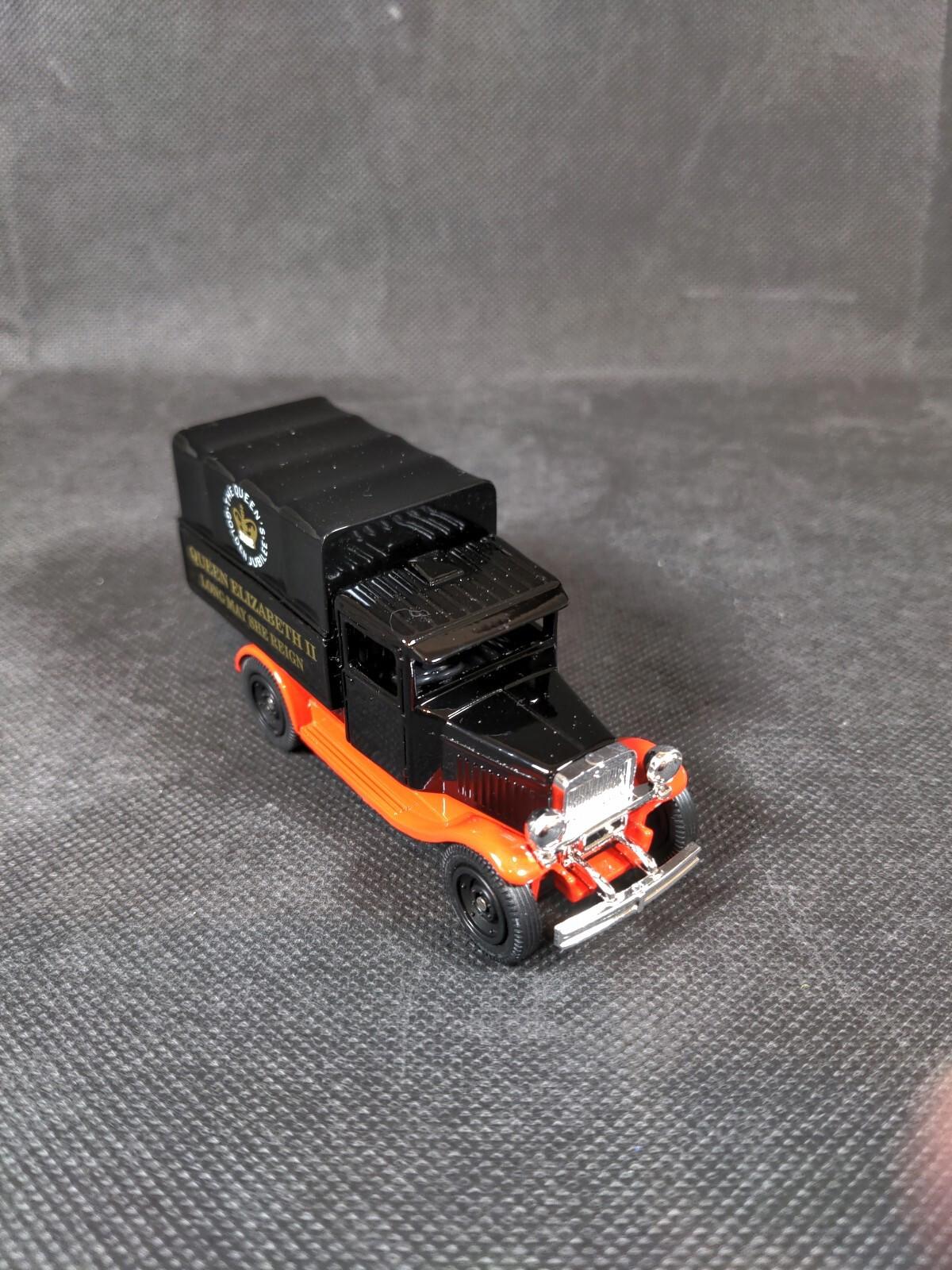 Oxford Diecast - Ltd Edition 1:43 Long May She Reign Queen Elizabeth II C058 - Retrorama UK