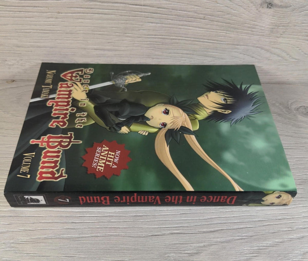 Dance in the Vampire Bund Vol. 7 by Nozomu Tamaki Manga Paperback Book 2010