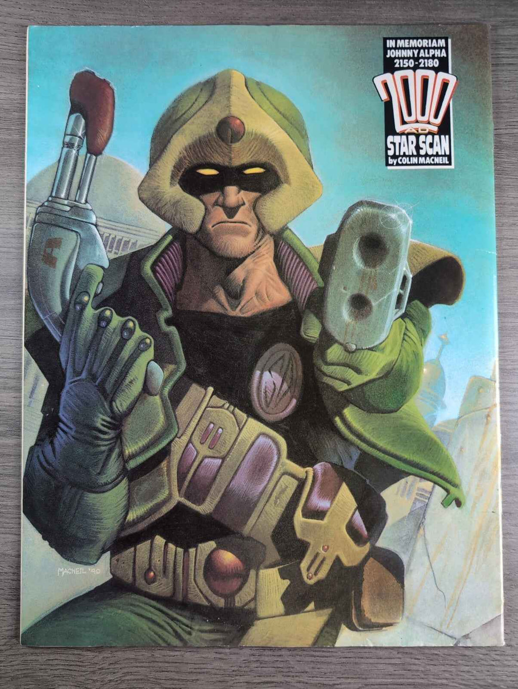 2000AD Prog 692 Featuring Judge Dredd Comic 18th Aug 1990 Vintage Retro Comic