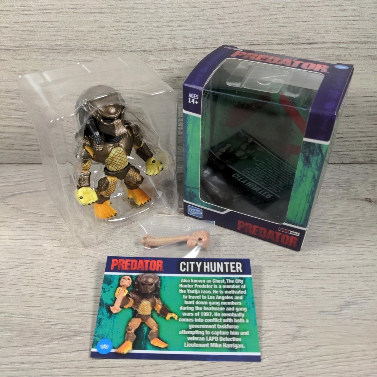 The Loyal Subjects 2019 Predator 3" Action Vinyl Figure: City Hunter Skull Staff