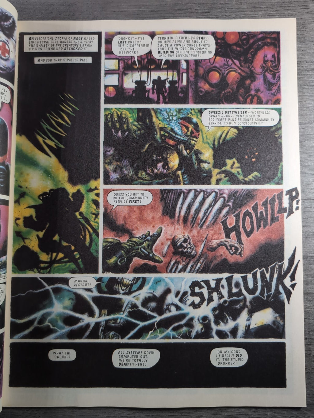 2000AD Prog 887 Featuring Judge Dredd Comic 13th May 1994 Vintage Retro Comic