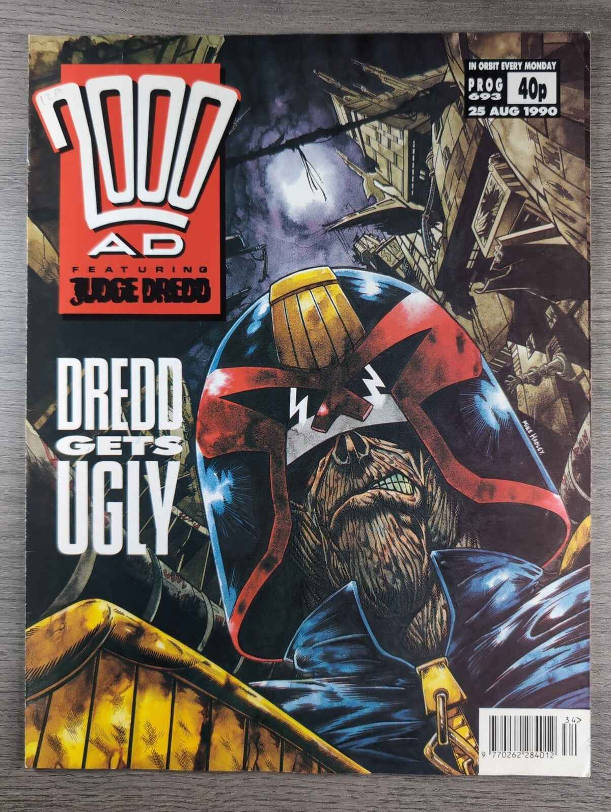 2000AD Prog 693 Featuring Judge Dredd Comic 25th Aug 1990 Vintage Retro Comic