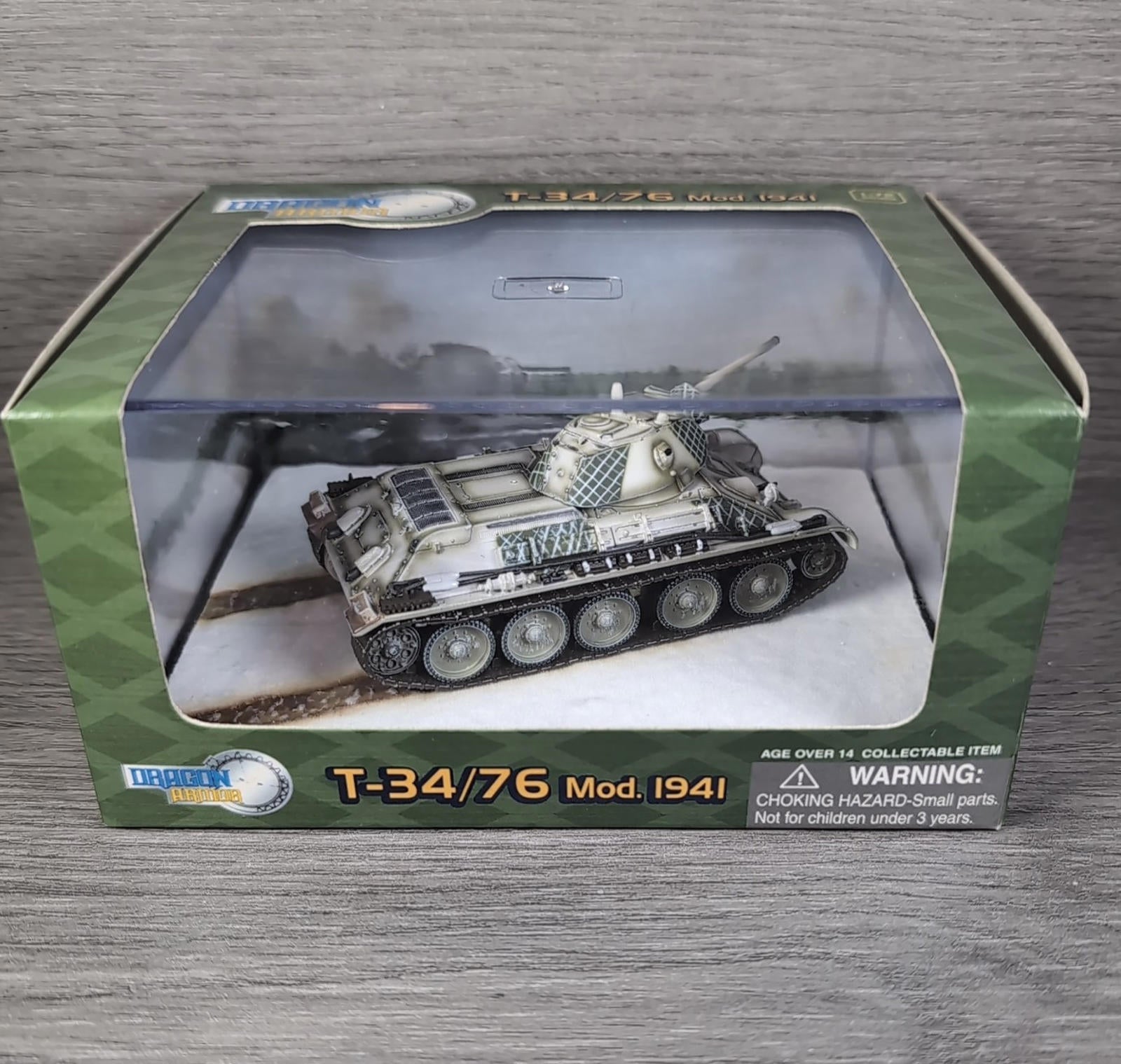 Dragon Armor T-34/76 MOD.1941 1st Guards Tank Brigade Moscow 1942 1:762 Scale