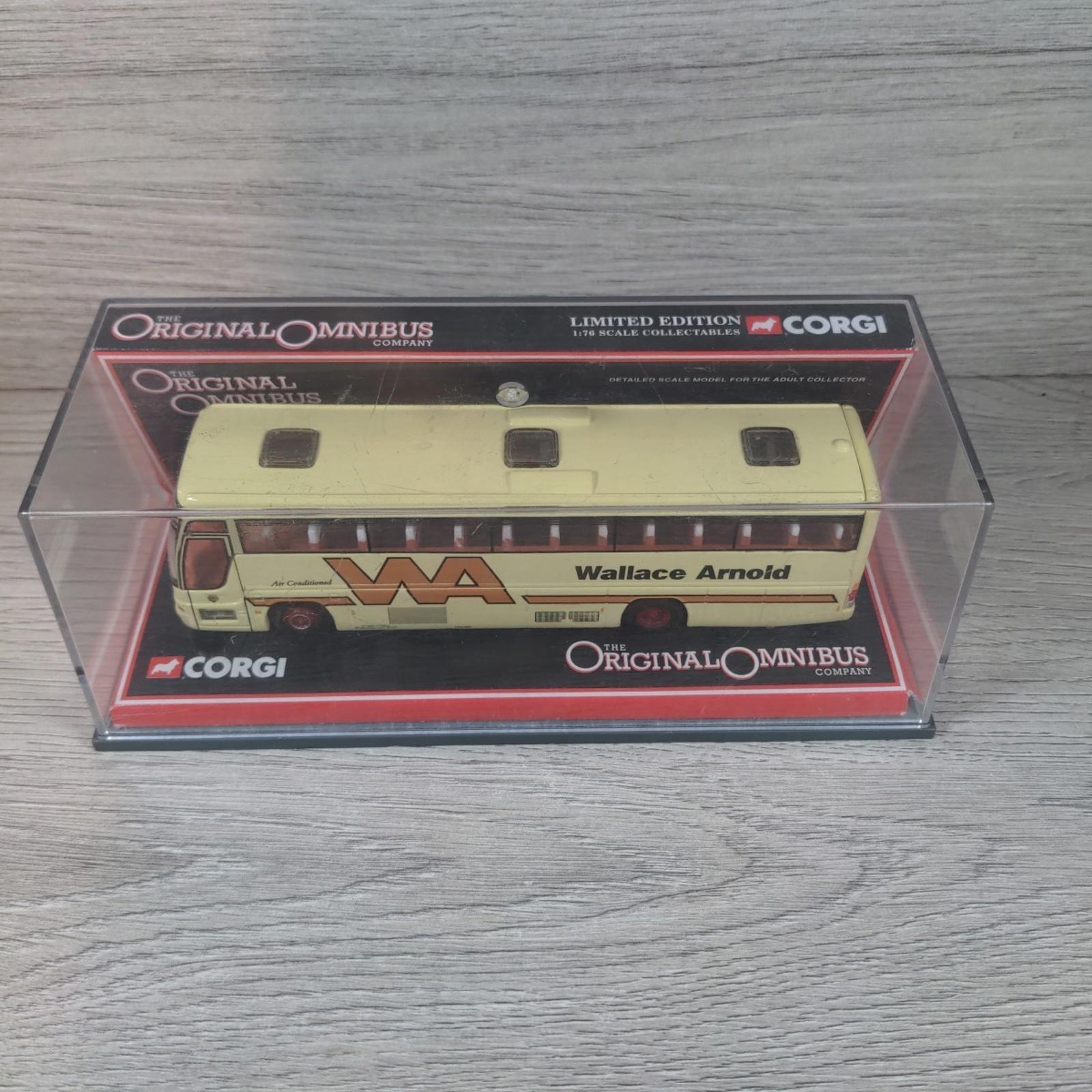 Corgi Original Omnibus 43801 Plaxton Excalibur Wallace Arnold Die-Cast Model