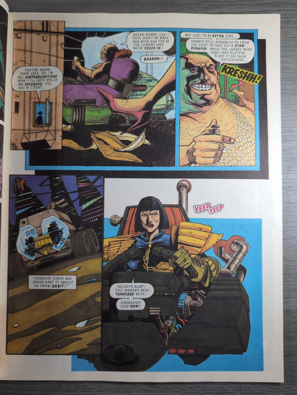 2000AD Prog 888 Featuring Judge Dredd Comic 20th May 1994 Vintage Retro Comic