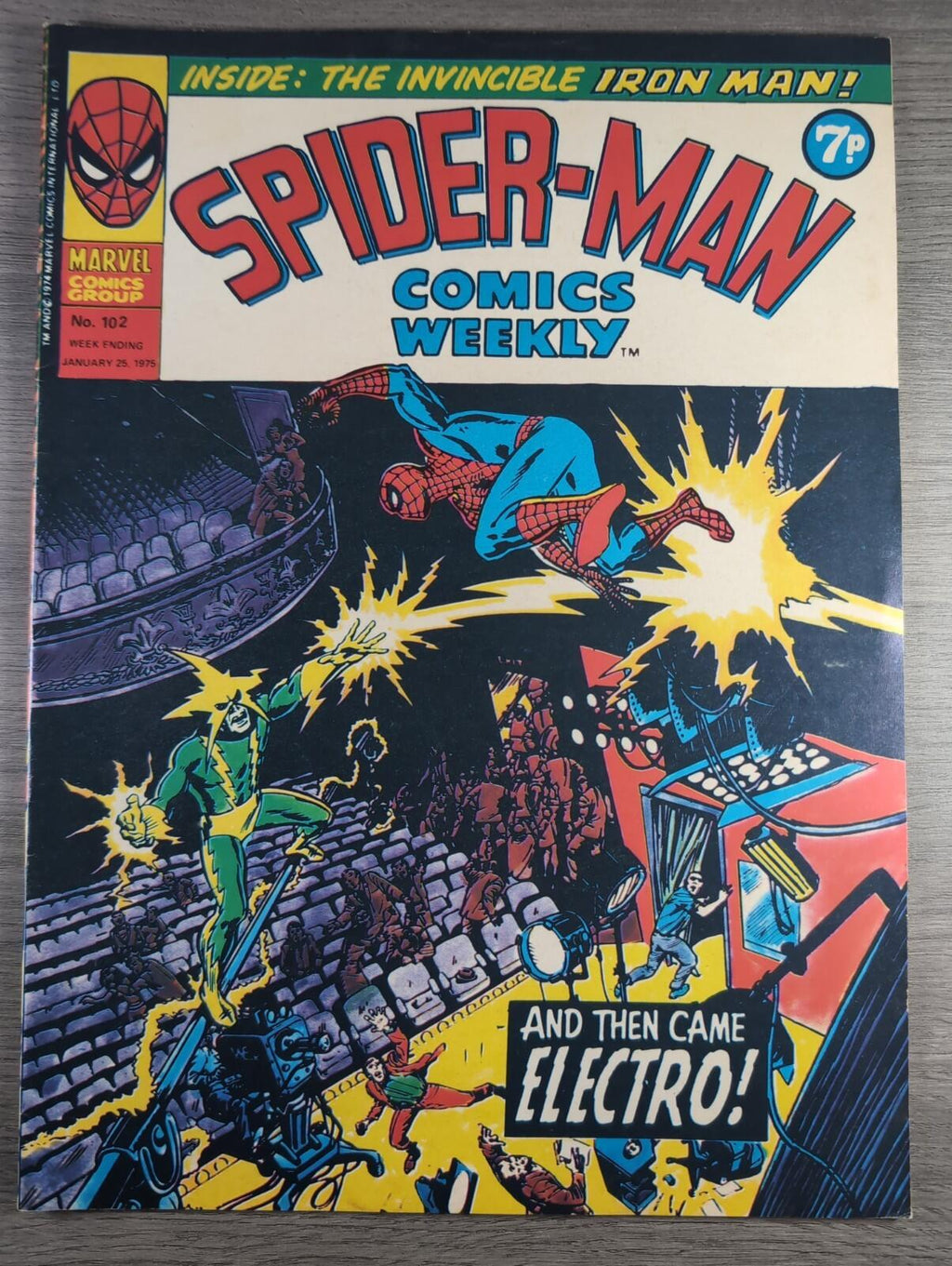 Spider-Man Comics Weekly No 102 Marvel Comics UK 25th January 1975 Vintage Comic