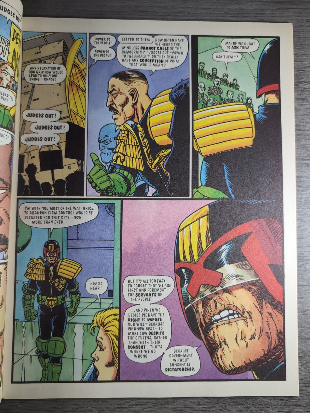 2000AD Prog 706 Featuring Judge Dredd Comic 24th Nov 1990 Vintage Retro Comic
